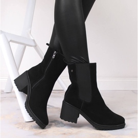 Botas Jodhpur de ante de cuero en el poste, Filippo negro aislado 5