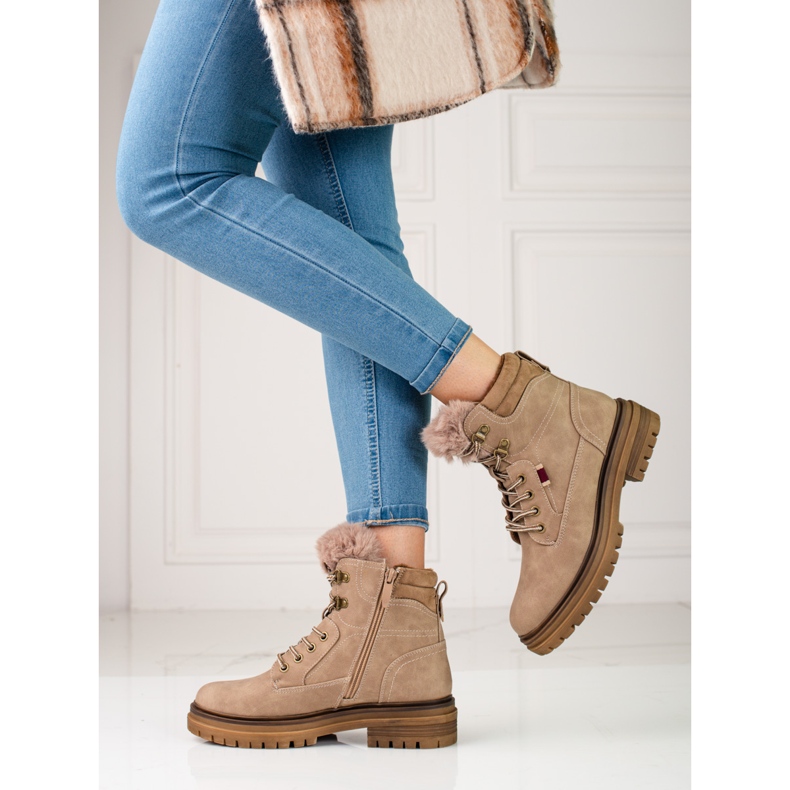 Botas de montaña beige de mujer 1 Botas de montaña beige de mujer 1