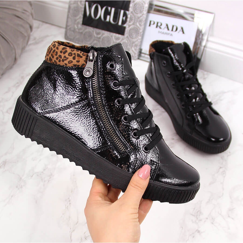 Botas de mujer lacadas en negro Rieker M6434 2