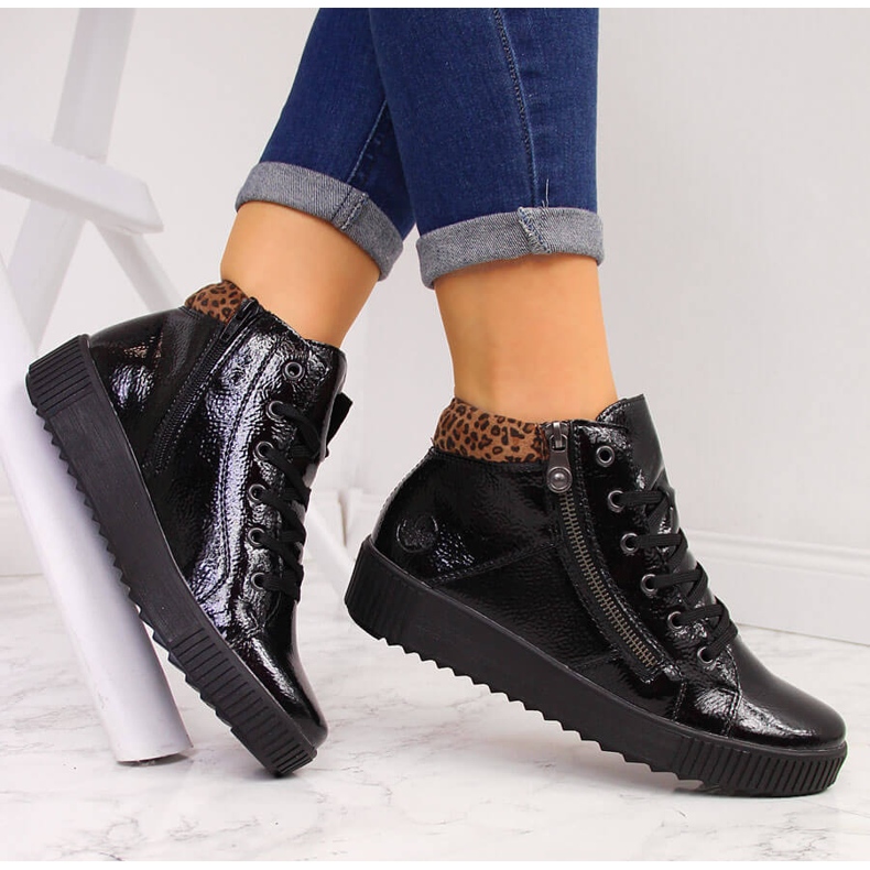 Botas de mujer lacadas en negro Rieker M6434 1