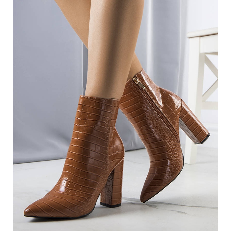 BM Botines marrones en el puesto de Lira marrón 1