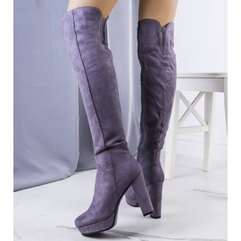 PA1 Botas de ante gris en el puesto de Titus. 2