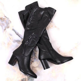 Botas cálidas de mujer Filippo negras en un poste decorativo negro 4
