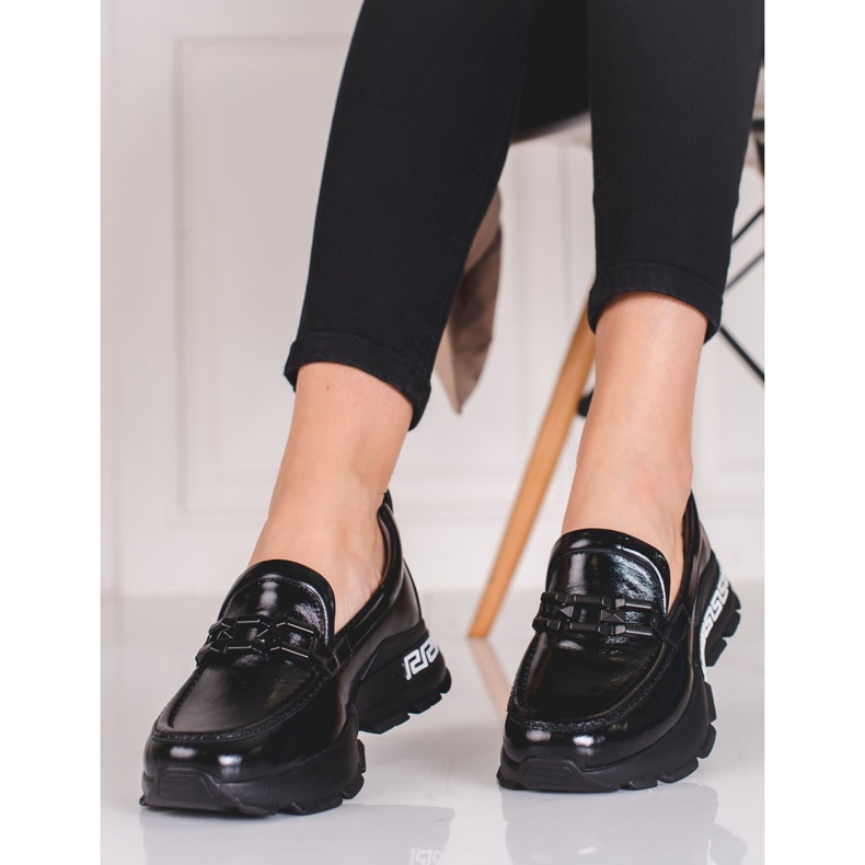 Zapatos negros de mujer fabricados en piel Shelovet 2