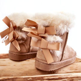 Botas de nieve aisladas de niñas con arcos de mendigo ligeros beige 3 Botas de nieve aisladas de niñas con arcos de mendigo ligeros beige 3