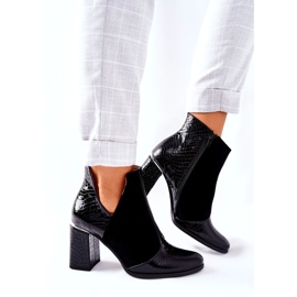 Botas de piel de mujer con tacón negro. 4