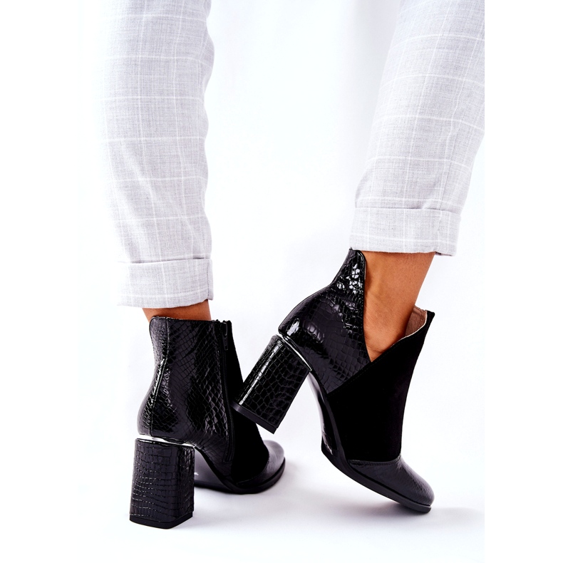 Botas de piel de mujer con tacón negro. 3