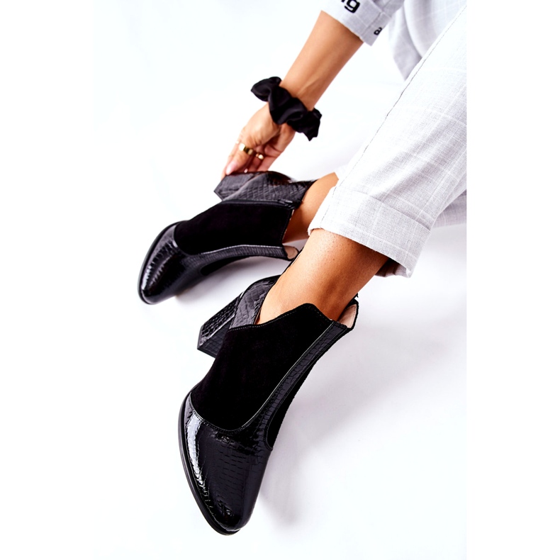 Botas de piel de mujer con tacón negro. 1