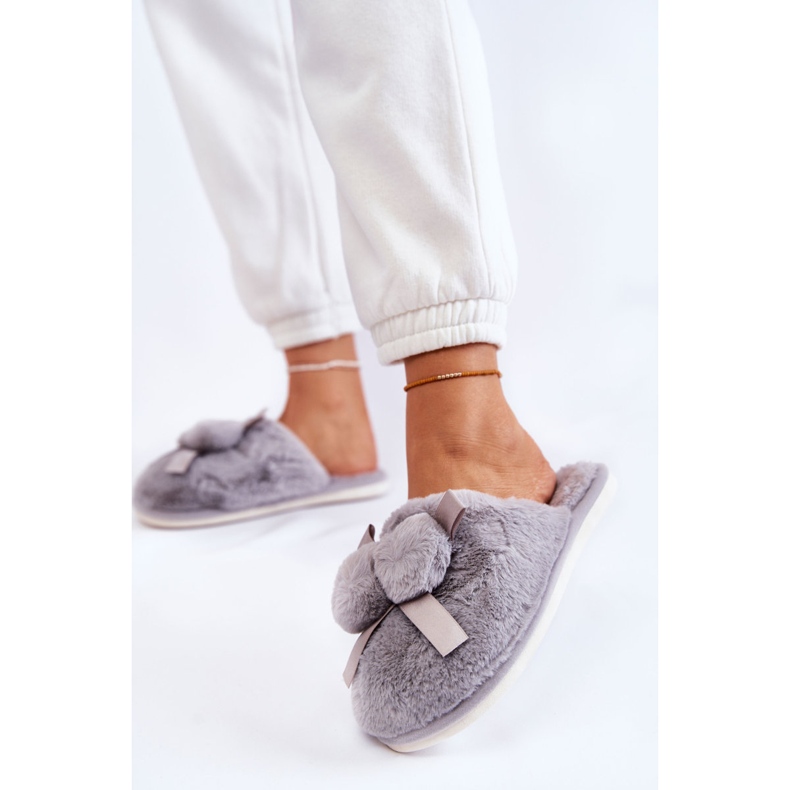 BM Pantuflas Mujer Castello Pelo Gris Con Pompones 2