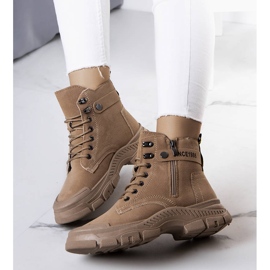Botas aislantes marrones fabricadas en ecogamuza Pirangi beige 1