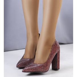 Bombas rojas en el puesto de Theiss rojo 1