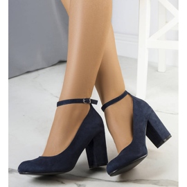 Zapatos de salón azul marino con cinturón de Norrie 2