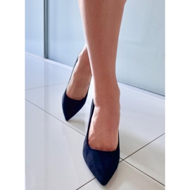 BM Bombas en el puesto de Scully Black negro 2 BM Bombas en el puesto de Scully Black negro 2