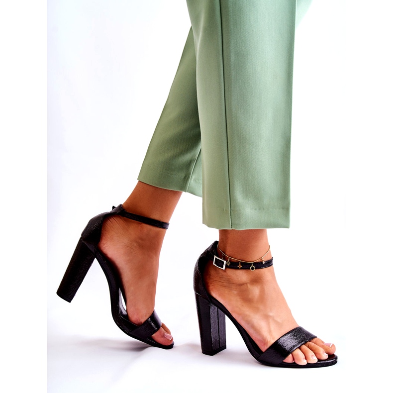 PG1 Sandalias Clásicas Piel On A Bar Negro Sallen 2