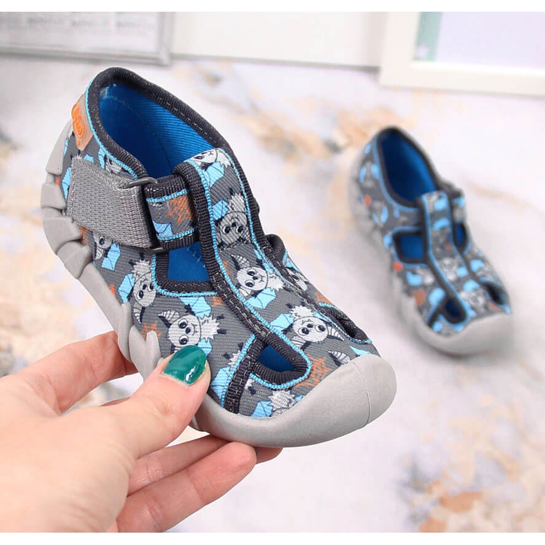 Zapatillas casa velcro infantil con murciélago Befado gris 2