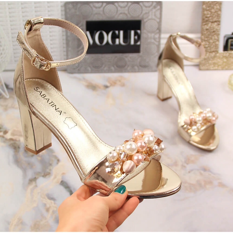 Sandalias de mujer sobre poste de espejo con abalorios dorados Sabatina B185-2 1