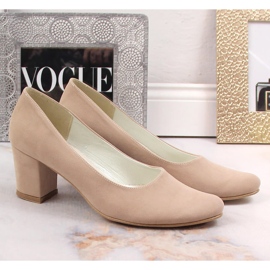 Zapatos de salón de mujer en ante beige en el puesto Azali 1470 2