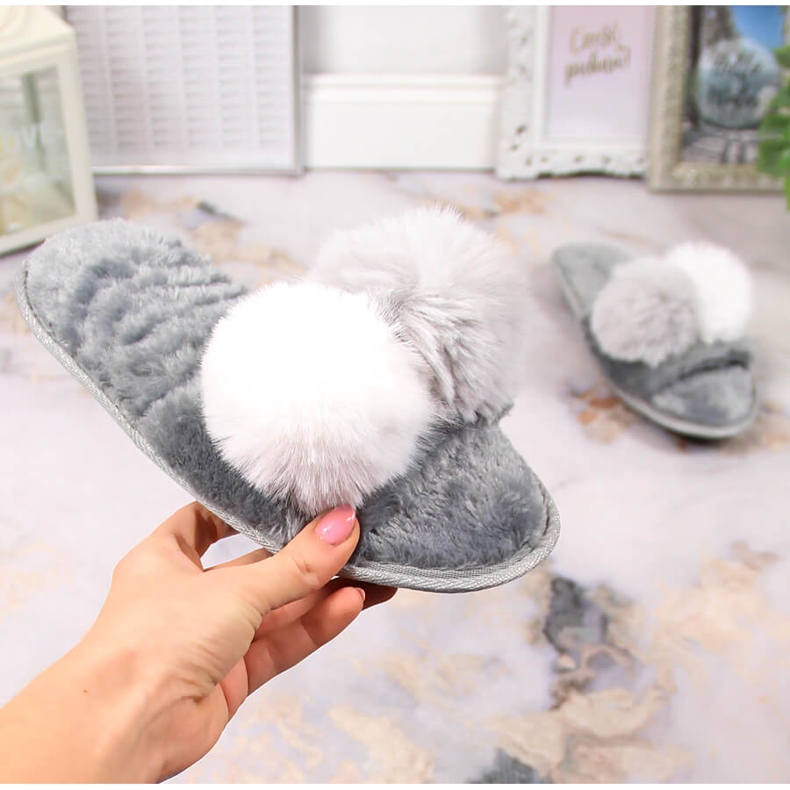 BM Babucha mujer pelo pompones gris Stella 1