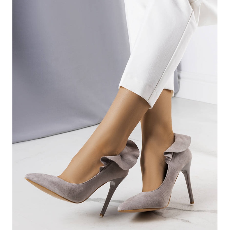 BM Zapatos de tacón grises con volantes de Jasmis. 2