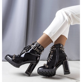 BM Botas lacadas en negro de Goyo 2