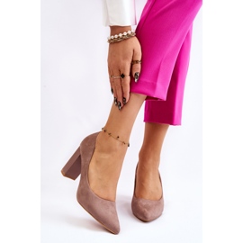 Bombas de gamuza en tacones beige Estellia de moda 1