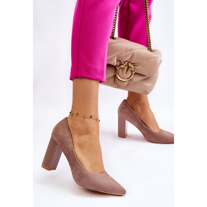 Bombas de gamuza en tacones beige Estellia de moda 2