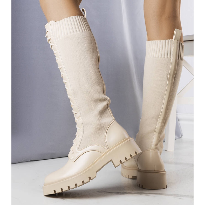 BM Botas beige con cordones de Monren 1