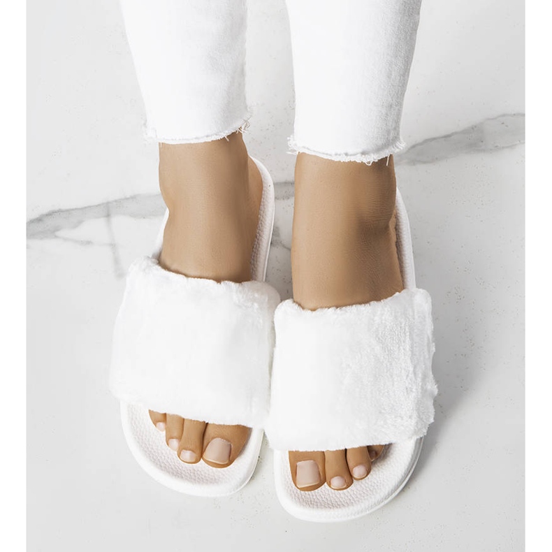 PA1 Chanclas blancas con pelo marfil blanco 1