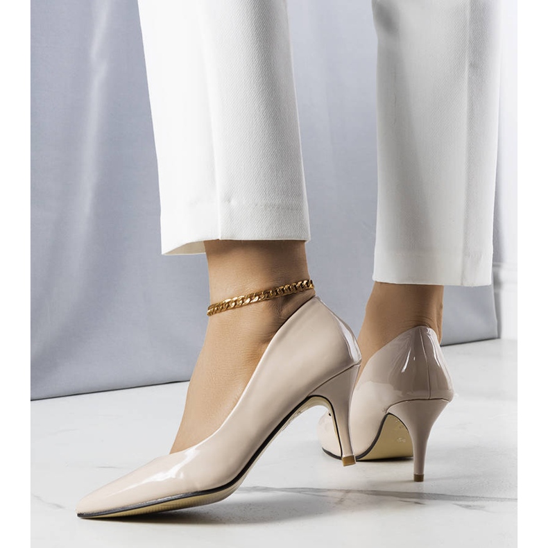 Tacones lacados en beige de Hadlee 1