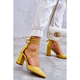 PA1 Salón Clásico Cordones Ante Amarillo Lucira 4