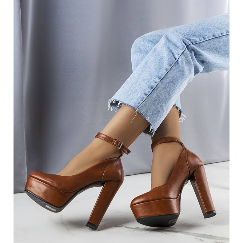 PA1 Zapatos de tacón marrones de Adela. marrón 1