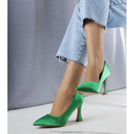 Zapatos de salón verdes con tacón de reloj de arena de Otto 2