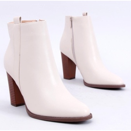 Botas clásicas Alona Beige en el poste 3