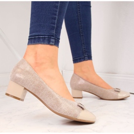 Zapatos de tacón beige de mujer en un bloque Vinceza 4