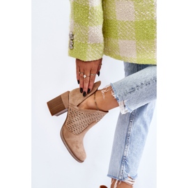 PM1 Botas Layne de ante beige con aberturas 6