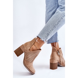 PM1 Botas Layne de ante beige con aberturas 9