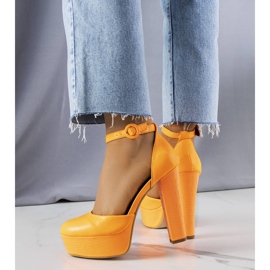 Zapatos de salón naranja neón de Joy 2