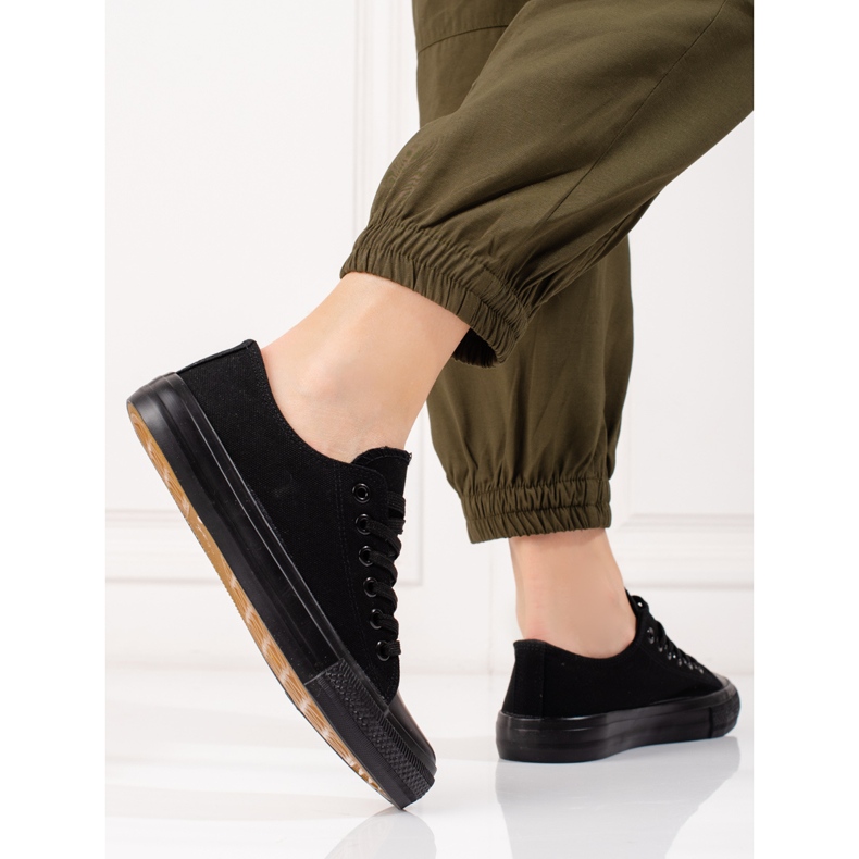 Zapatillas clásicas de mujer negras. negro 2