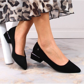 Salones de mujer en ante negro con punta Vinceza 20198 1
