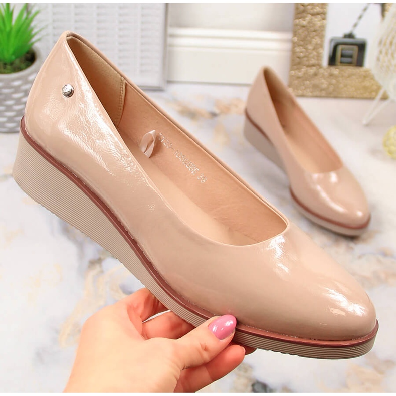 Zapatos cuña mujer lacado beige Vinceza 10865 1