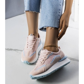 BM Zapatillas rosas en la plataforma Ada 1