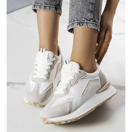 BM Zapatillas grises en la plataforma Ada. beige 1 BM Zapatillas grises en la plataforma Ada. beige 1