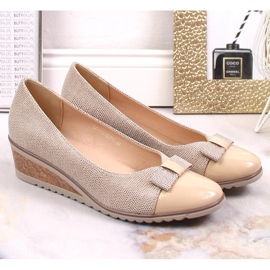 Zapatos de salón de mujer con cuña y lazo beige Potocki SZ12062 5