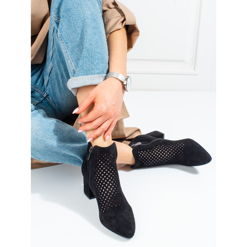 Botas caladas de mujer en un tacón bajo Vinceza negro 2