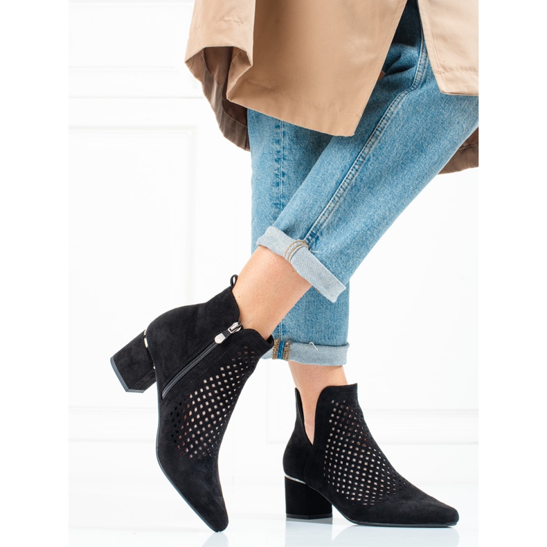 Botas caladas de mujer en un tacón bajo Vinceza negro 1