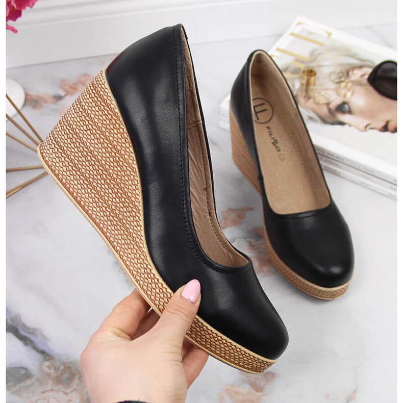 Zapatos de tacón en piel negra con cuña Filippo DP3521 negro 1