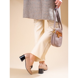 Zapatos de salón de mujer Vinceza beige con cadena 3