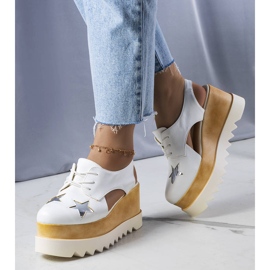 Zapatos de cuña blancos de Joan 2