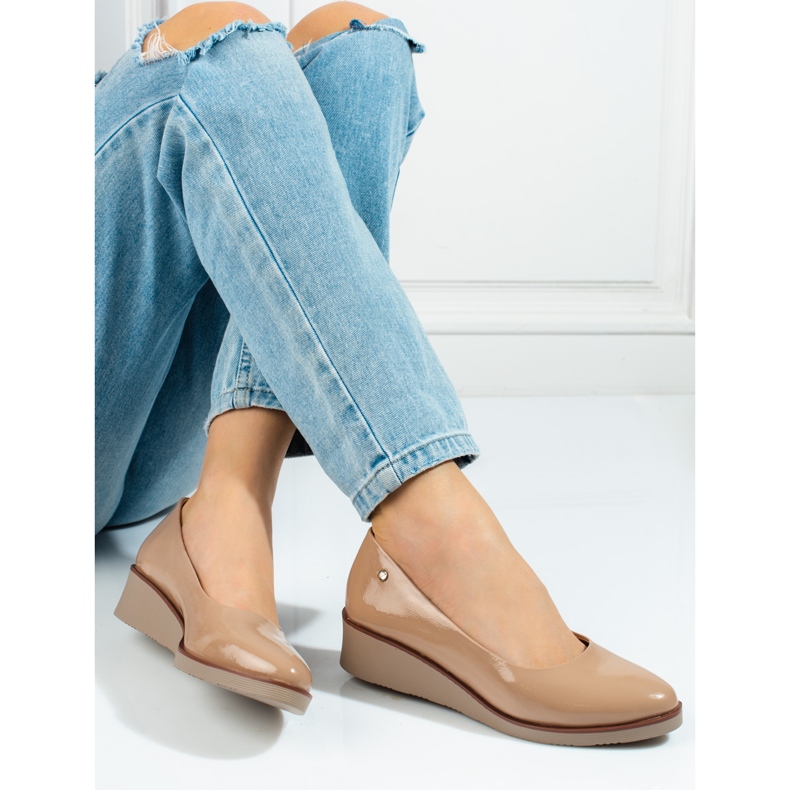 Zapatos de salón de mujer con cuña Vinceza beige 2