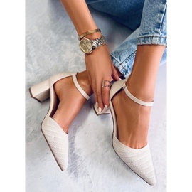 BM Rossi Zapatos de salón beige con cinturón 1